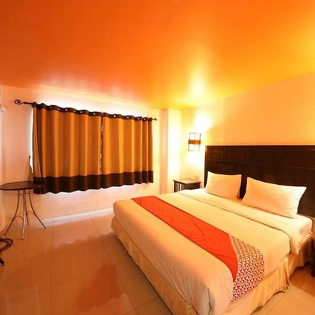 Oyo 126 Patong Station House Hotel Bagian luar foto