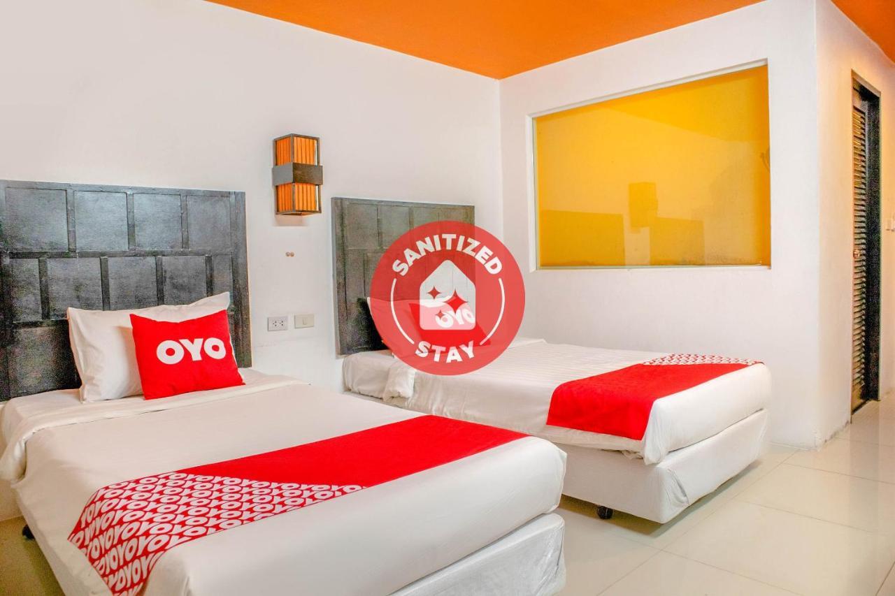 Oyo 126 Patong Station House Hotel Bagian luar foto